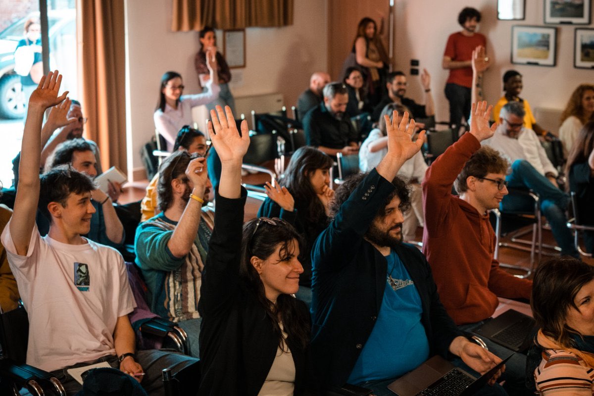 I partecipanti della Piacenza Podcast Academy durante un laboratorio