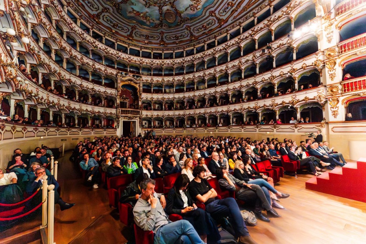 Il pubblico di una passata edizione di IlPod al Teatro Municipale di Piacenza